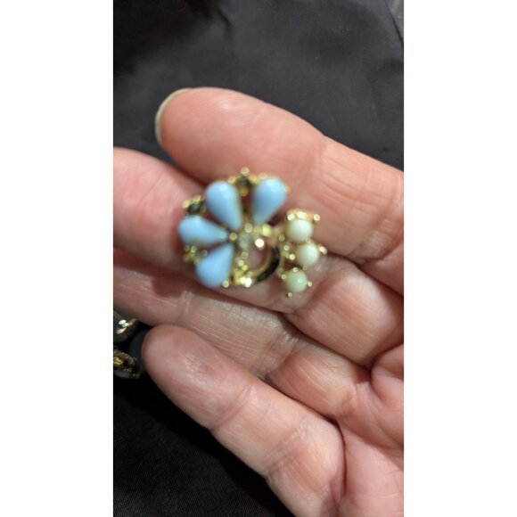 Vintage Floral Screw-Back Earrings With Blue & White Beads Estate - Picture 2 of 6